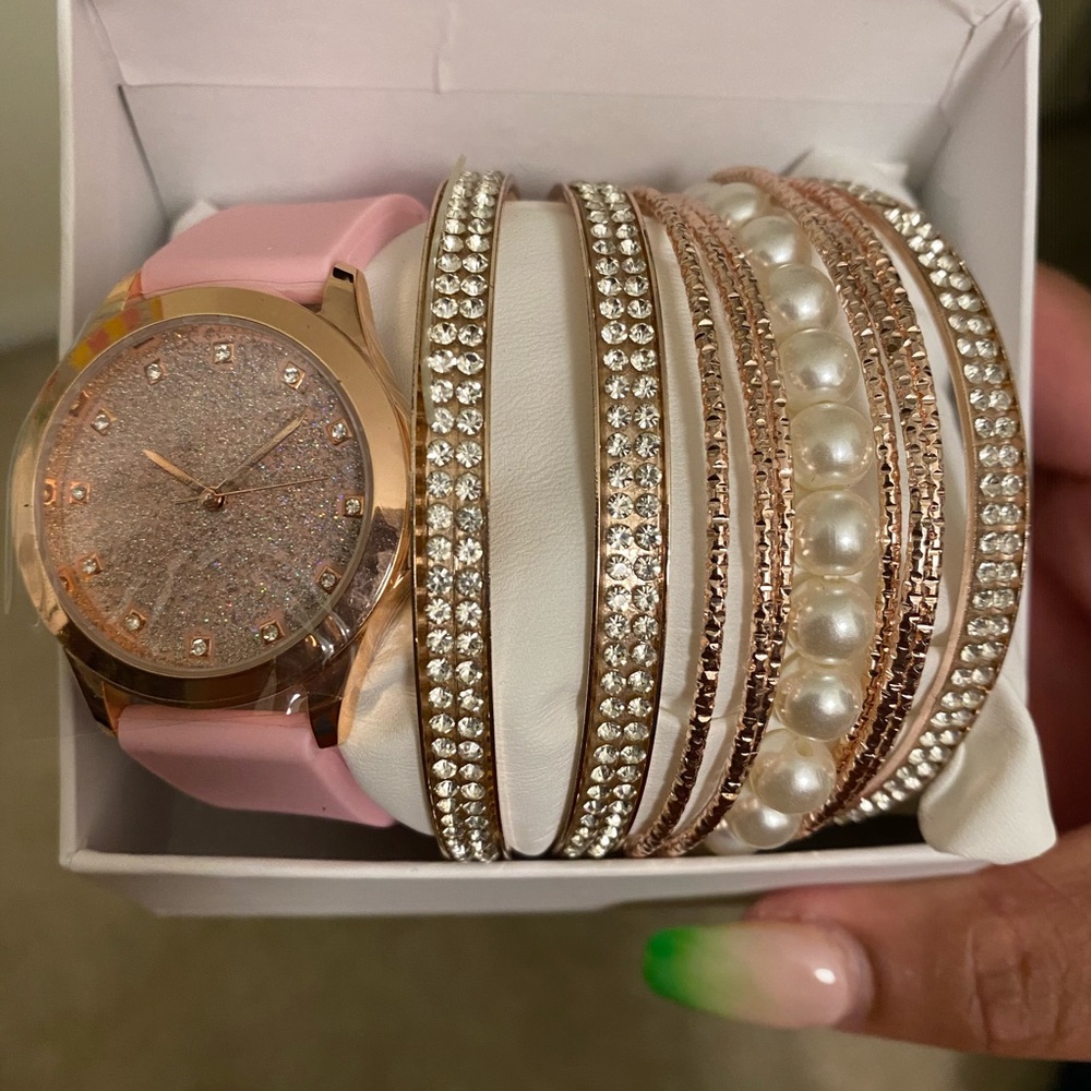 Pink watch - Picture 2 of 5